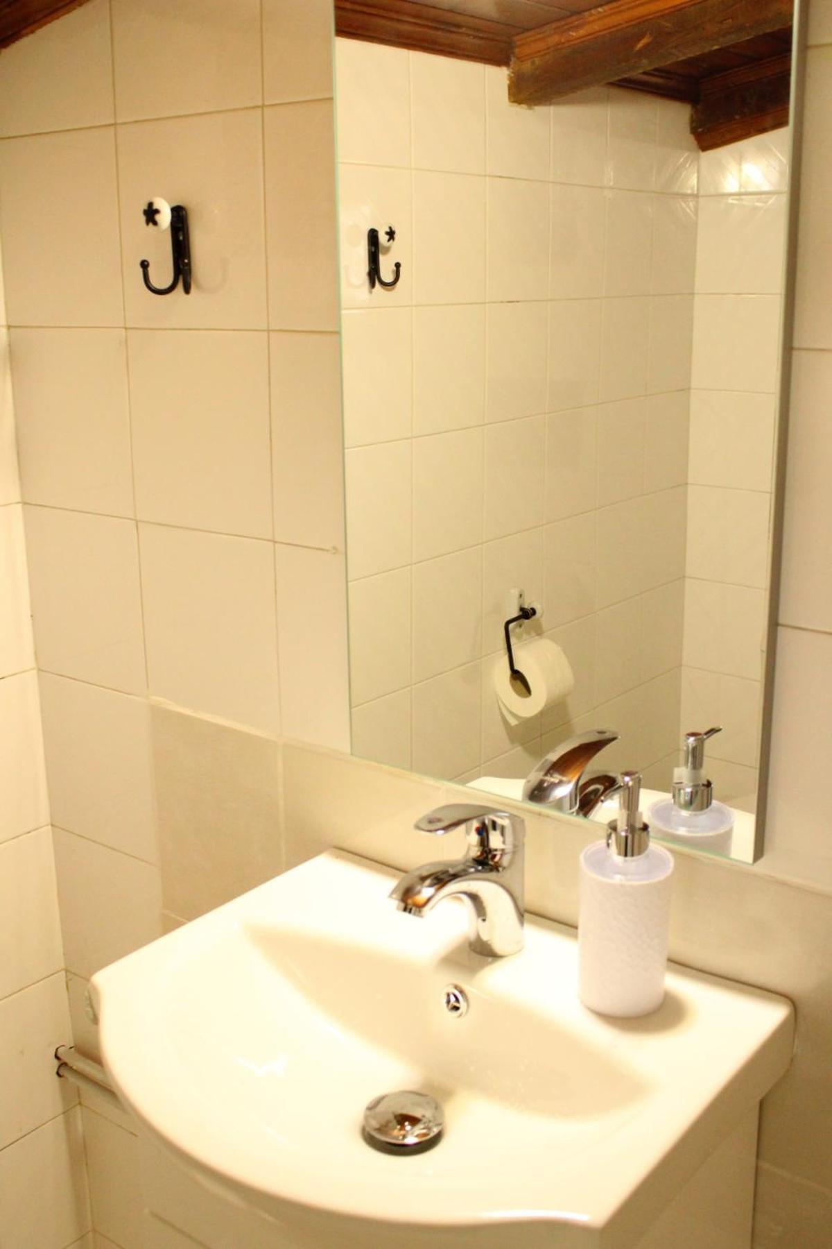 Ξενώνας Ελένη Kalavryta Habitación foto